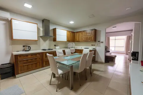 2 Bedroom Apartment To Rent in Hamrun
