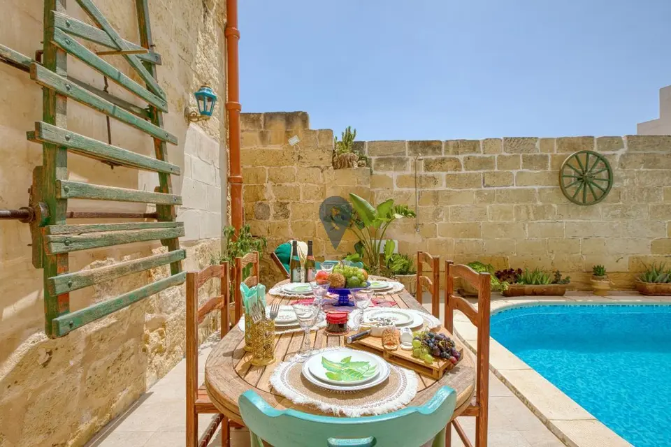 5 bedroom Farmhouse for sale in Gozo - Gharb