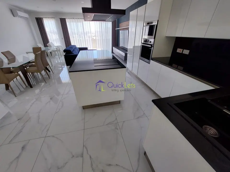 2 bedroom Penthouse to rent in Gzira