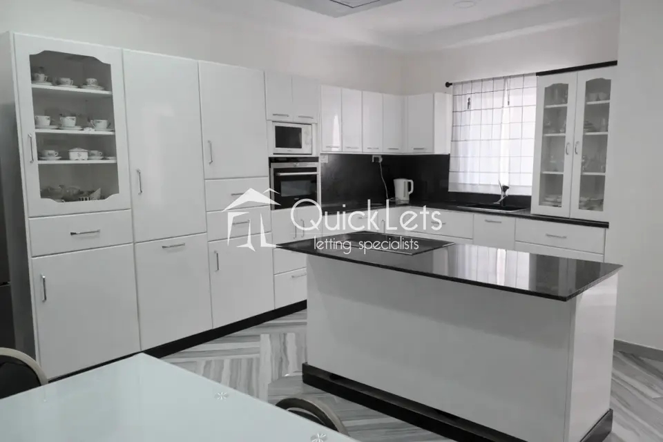 4 bedroom Terraced House to rent in Zebbug