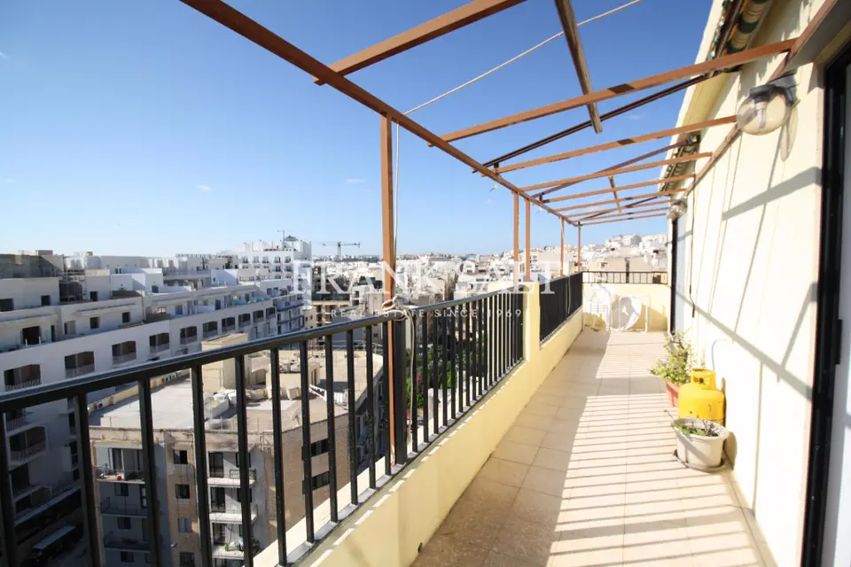 Sliema, Penthouse