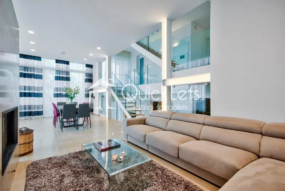 4 bedroom Semi Detached Villa  to rent in Iklin