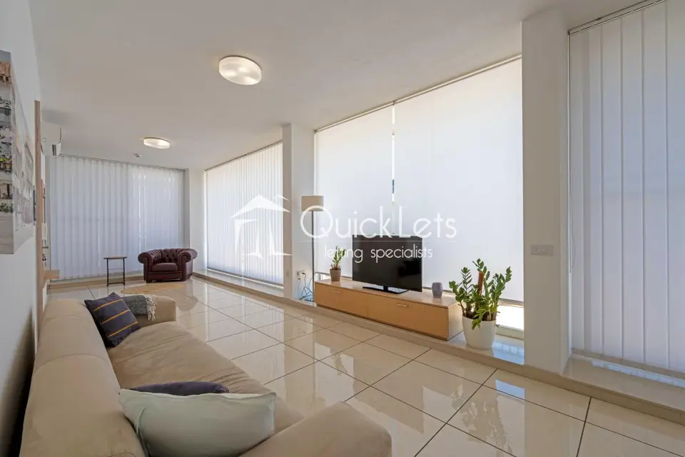 2 bedroom Penthouse to rent in Gzira