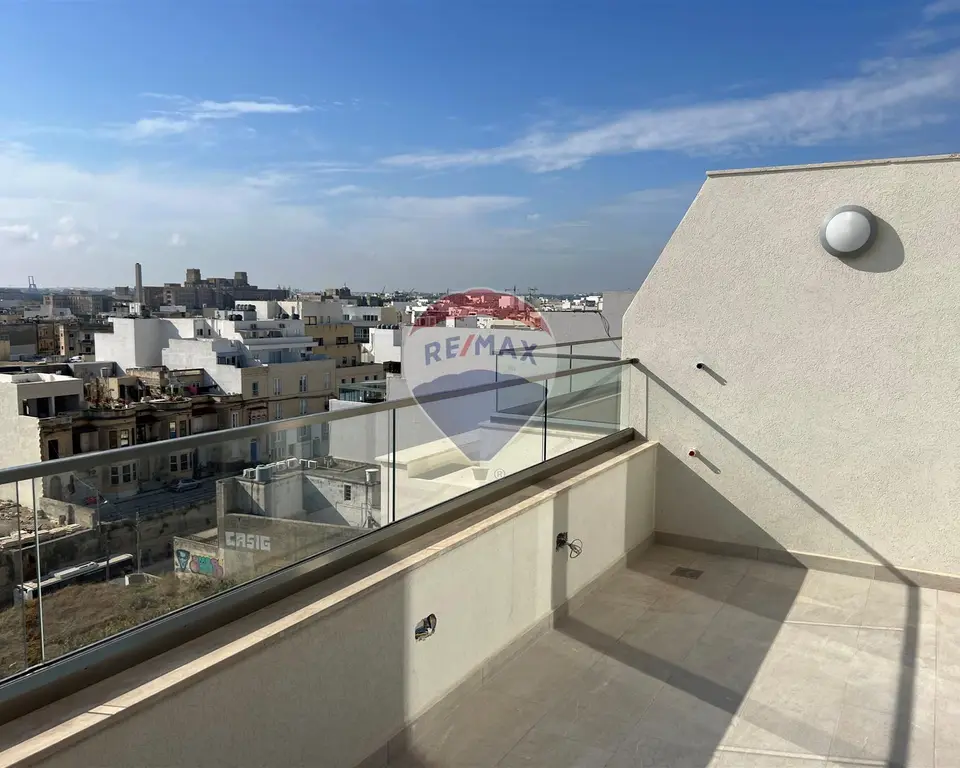 2 bedroom Penthouse to rent in Msida