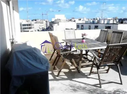 2 bedroom Penthouse to rent in Ta' Xbiex