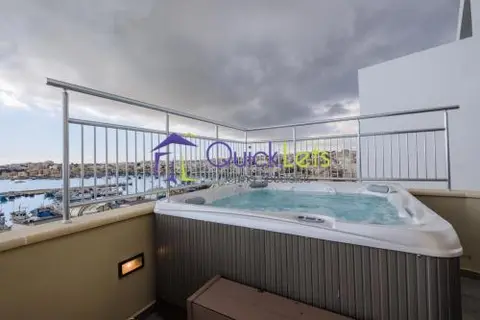 4 bedroom Penthouse to rent in Marsaxlokk