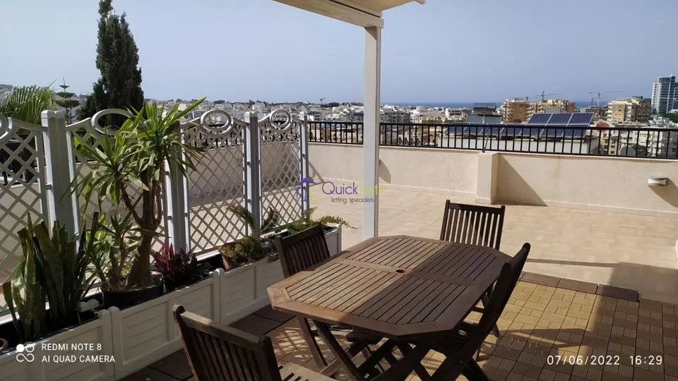 2 bedroom Penthouse to rent in St. Julians