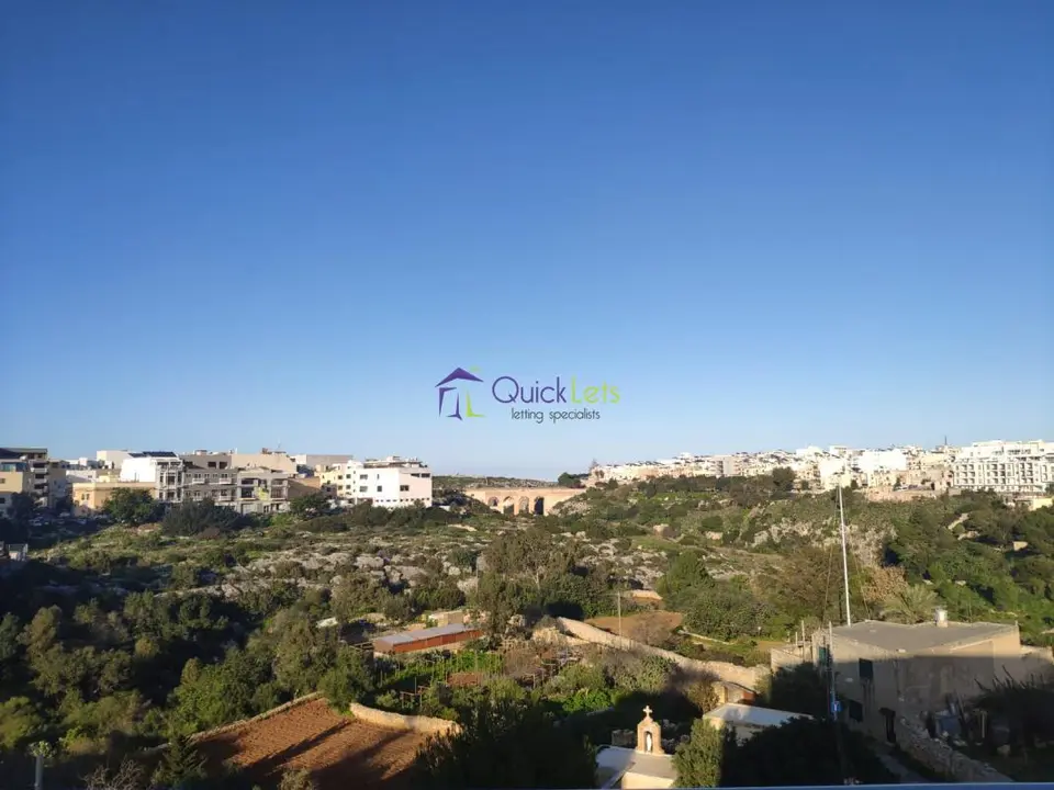 2 bedroom Penthouse to rent in Mosta
