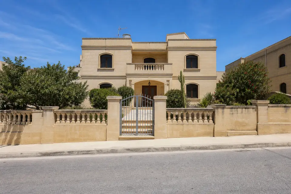 2-bed house to rent in Mosta