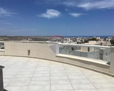 2 bedroom Penthouse to rent in San Pawl tat Targa