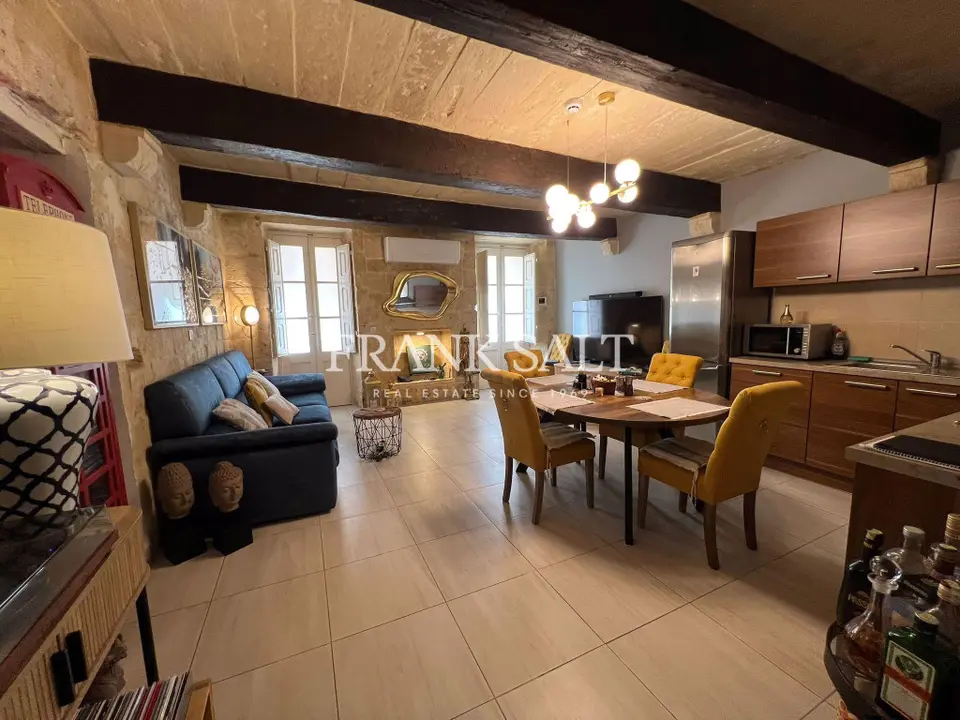 Stunning 2-Bedroom Apartment – Valletta