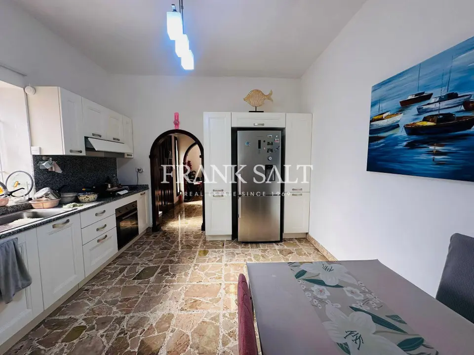 Santa Venera, Detached Villa