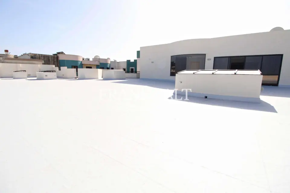 St Julians, Penthouse
