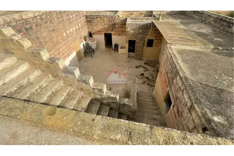Farm House For Sale in Zejtun