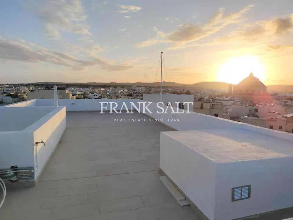 Mosta, Furnished Penthouse