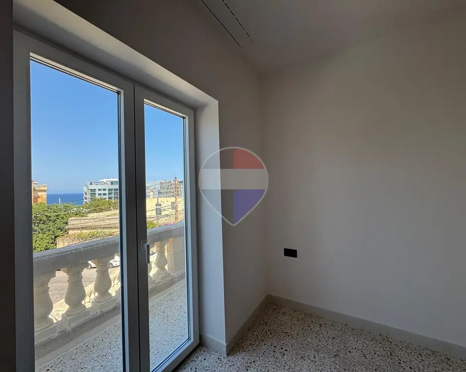 4 bedroom Villa Semi-detached to rent in Swieqi
