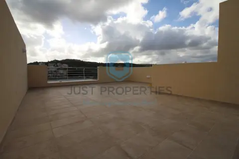 3 Bedroom Apartment For Sale in Xemxija