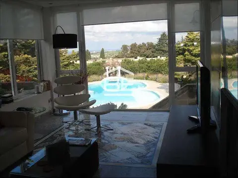6 bedroom Villa to rent in Mosta