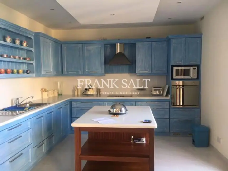 Fort Chambray, Furnished Duplex Apartment
