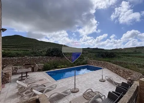 4 bedroom Farmhouse for sale in Gozo - San Lawrenz