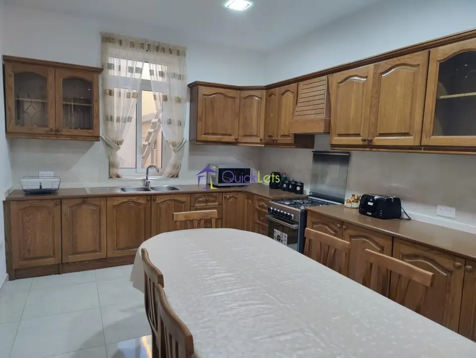 4 bedroom Townhouse to rent in Rabat