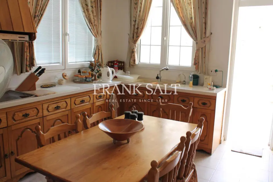 Swieqi, Furnished Terraced House