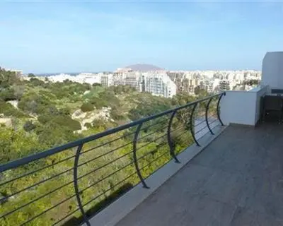 2 bedroom Penthouse to rent in St Julian's