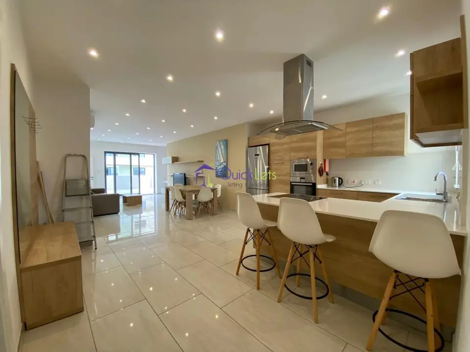 3 bedroom Penthouse to rent in Gzira