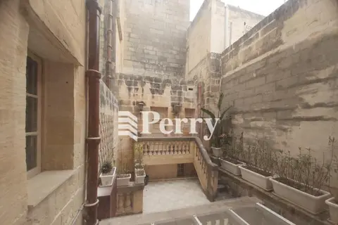 3 Bedroom House of Character To Rent in Birkirkara
