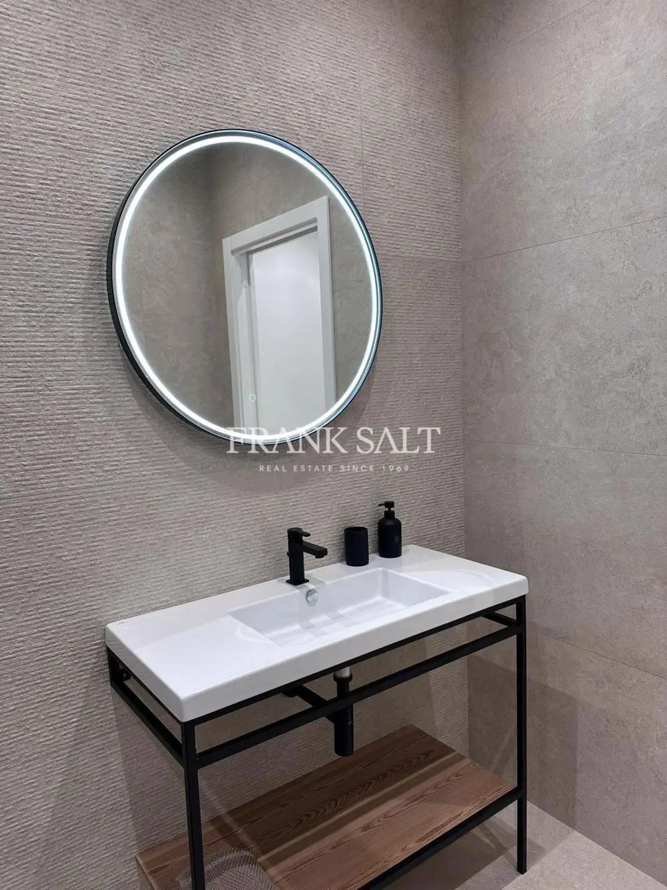 Siggiewi, Furnished Penthouse