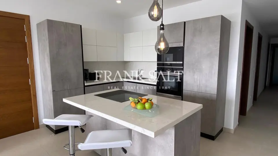 Qawra, Furnished Apartment