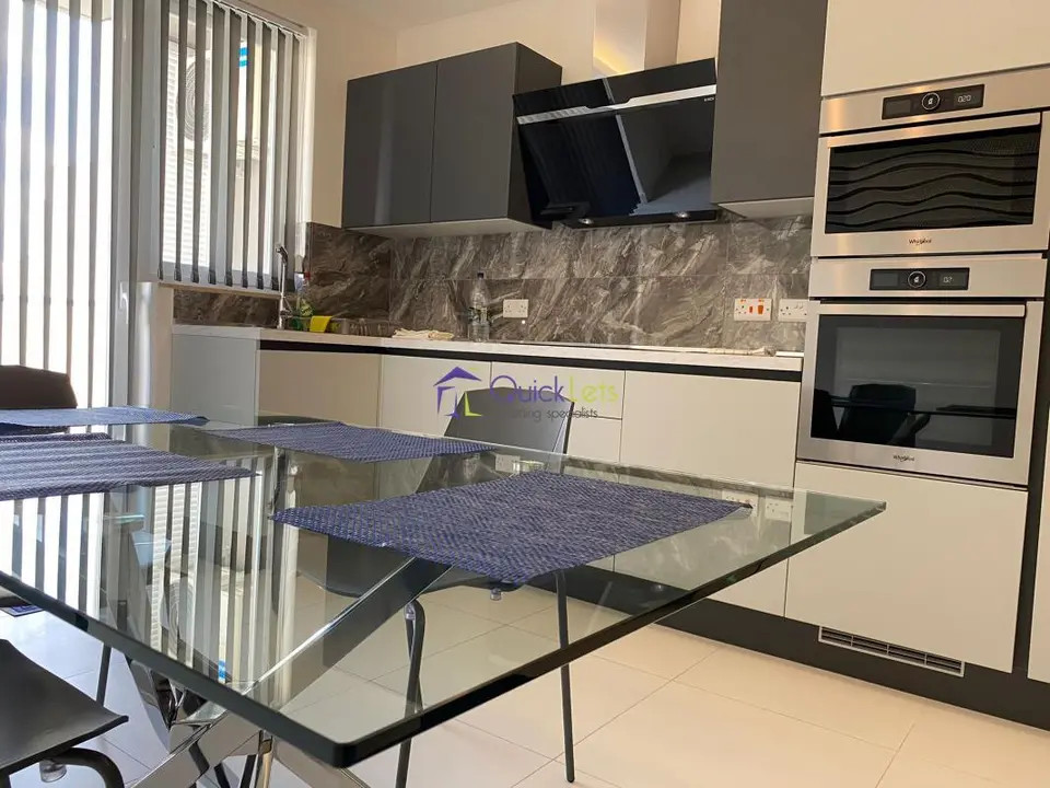 2 bedroom Apartment to rent in Gzira