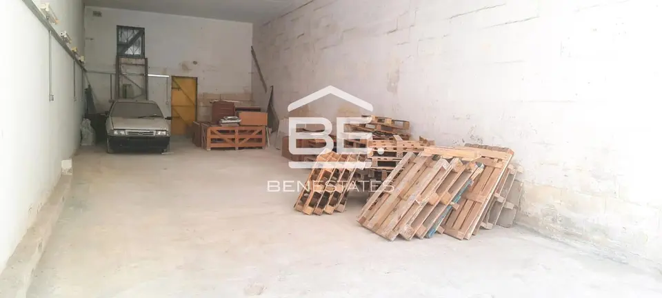 Garage for sale in Qormi