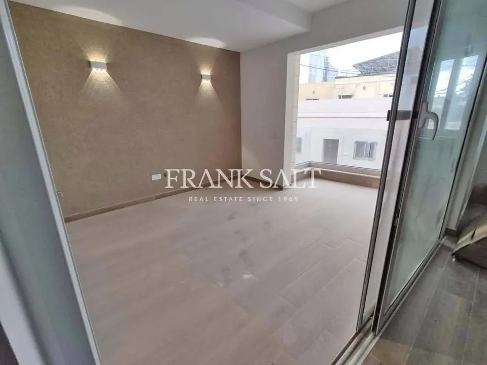 Mgarr, Apartment