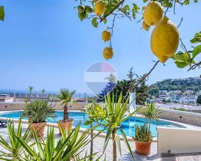 6 bedroom Villa Detached for sale in Mellieha