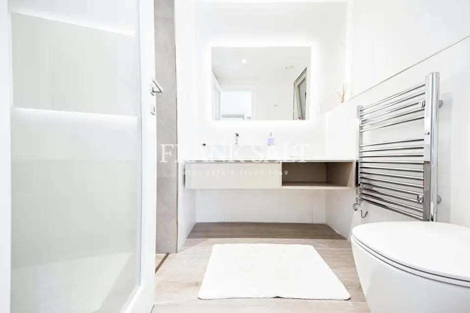 Portomaso Laguna, Furnished Apartment