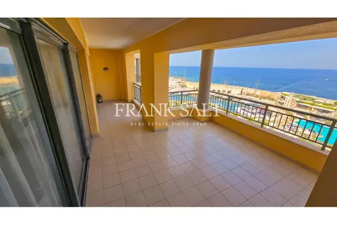 3 Bedroom Apartment For Sale in Portomaso