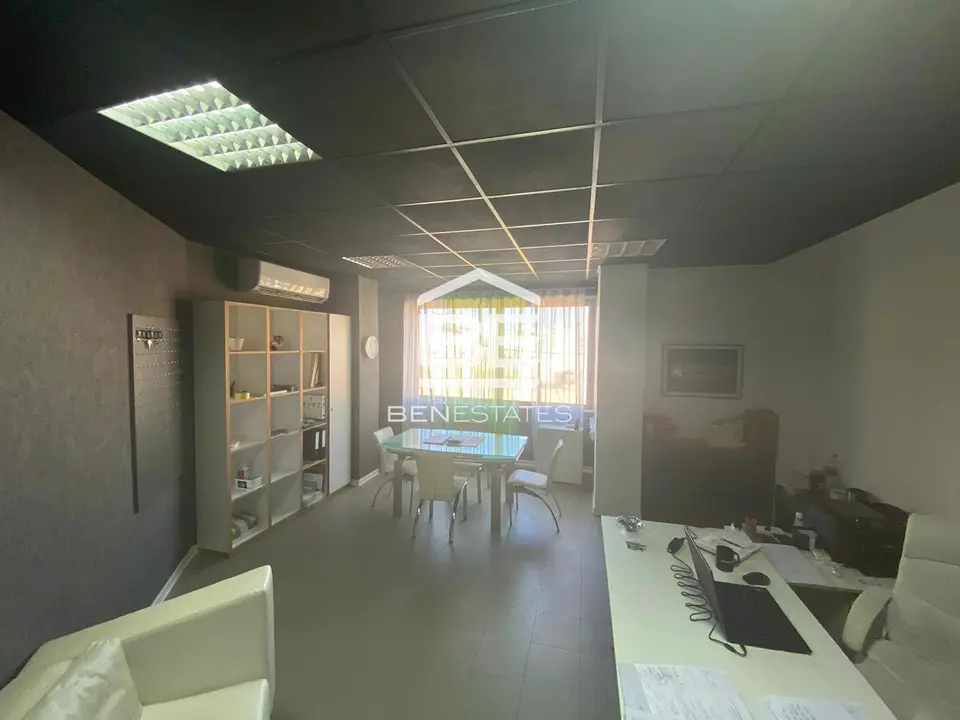 Commercial to rent in Zebbug