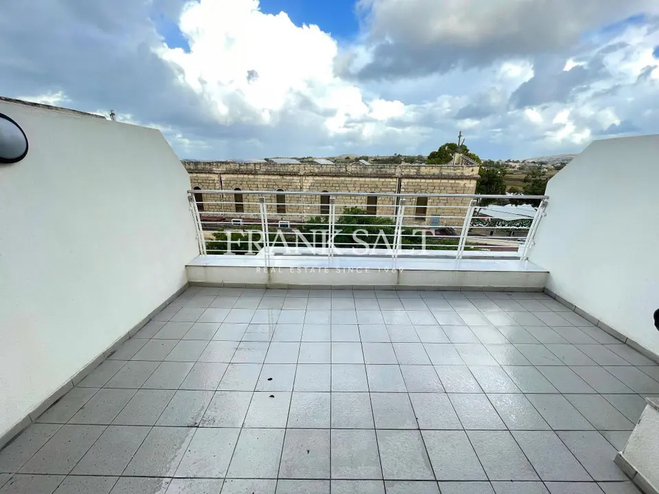 Burmarrad, Furnished Penthouse