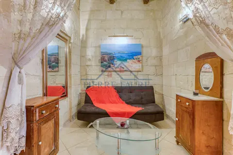 1 Bedroom Town House To Rent in Valletta