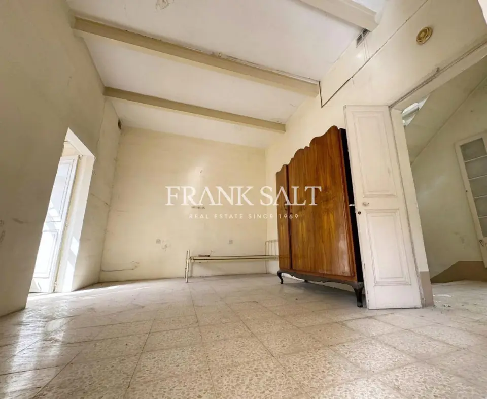 Paola Unconverted Townhouse
