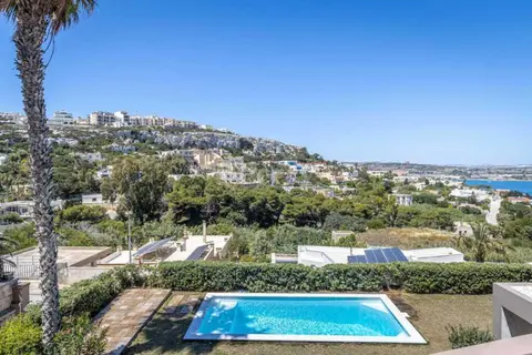 5 Bedroom Villa For Sale in Mellieha