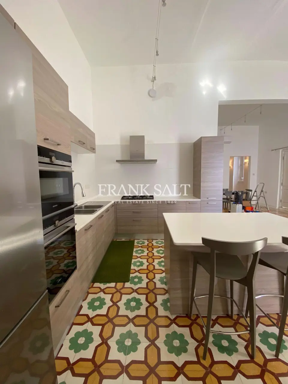 Paola, Furnished Townhouse