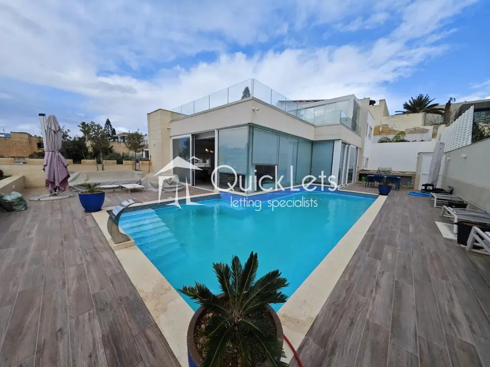 6 bedroom Semi Detached Villa  to rent in Iklin