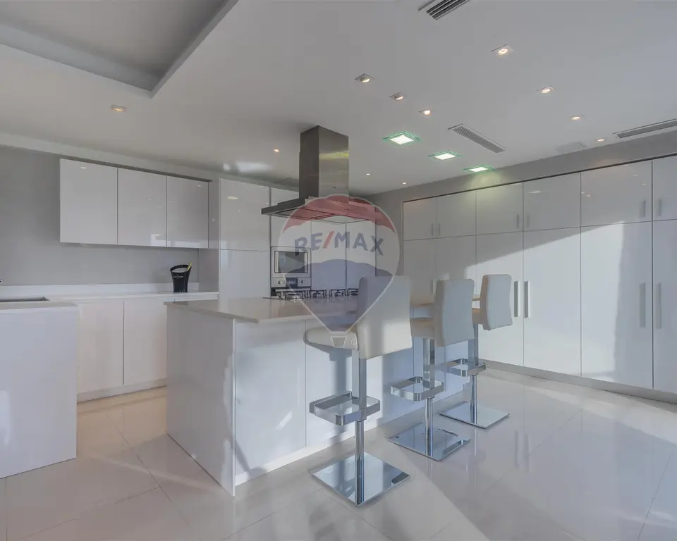 3 bedroom Penthouse Duplex to rent in Mosta