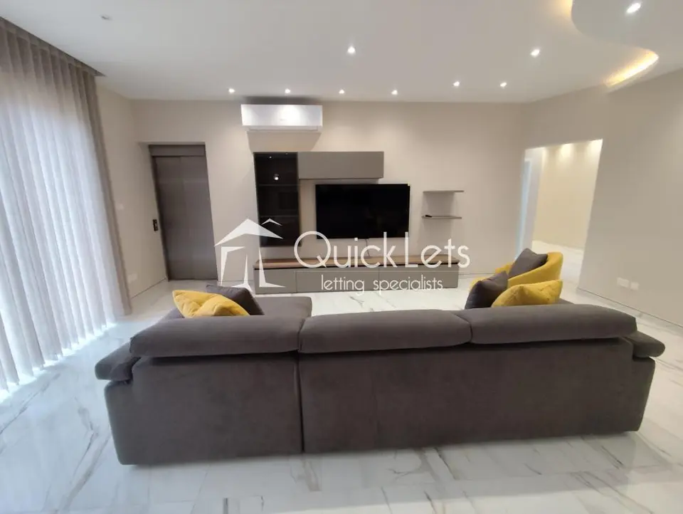 3 bedroom Penthouse to rent in Safi