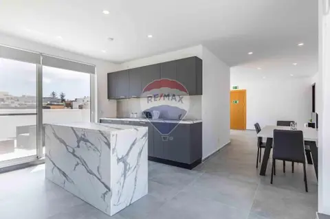 2 bedroom Penthouse to rent in St Julian's