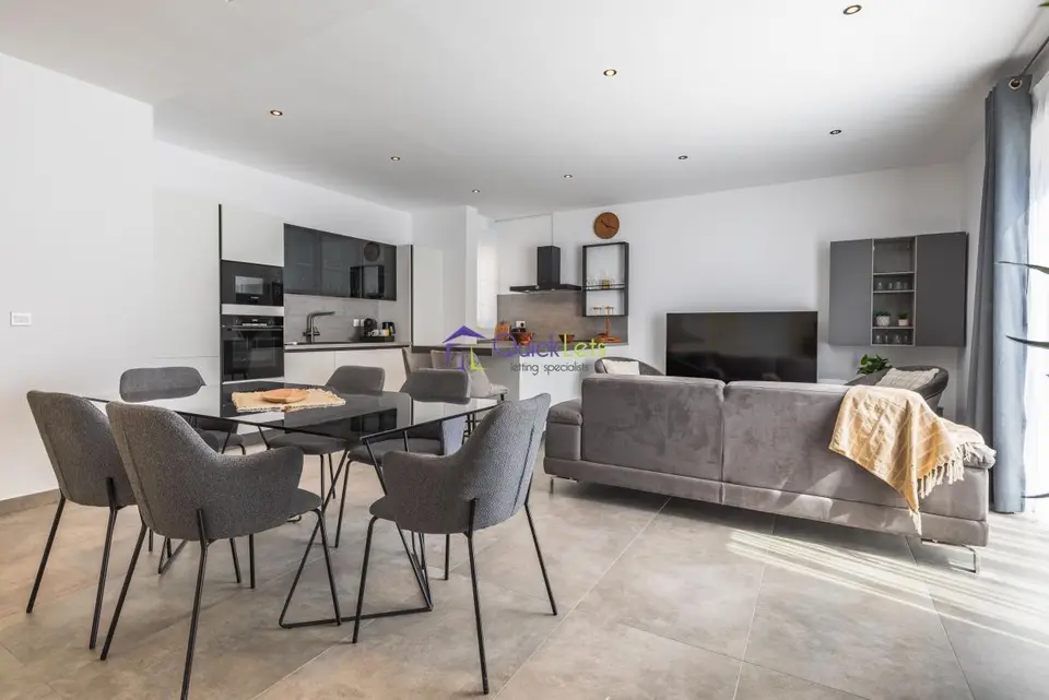 2 bedroom Penthouse to rent in St. Julians