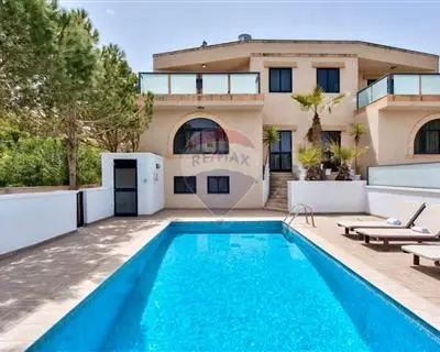 5 bedroom Villa Semi-detached to rent in Mellieha