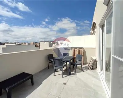 2 bedroom Penthouse to rent in Gzira